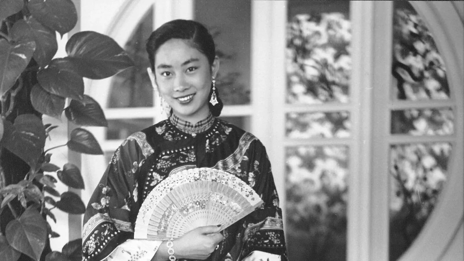 Lisa Lu Plays Herself