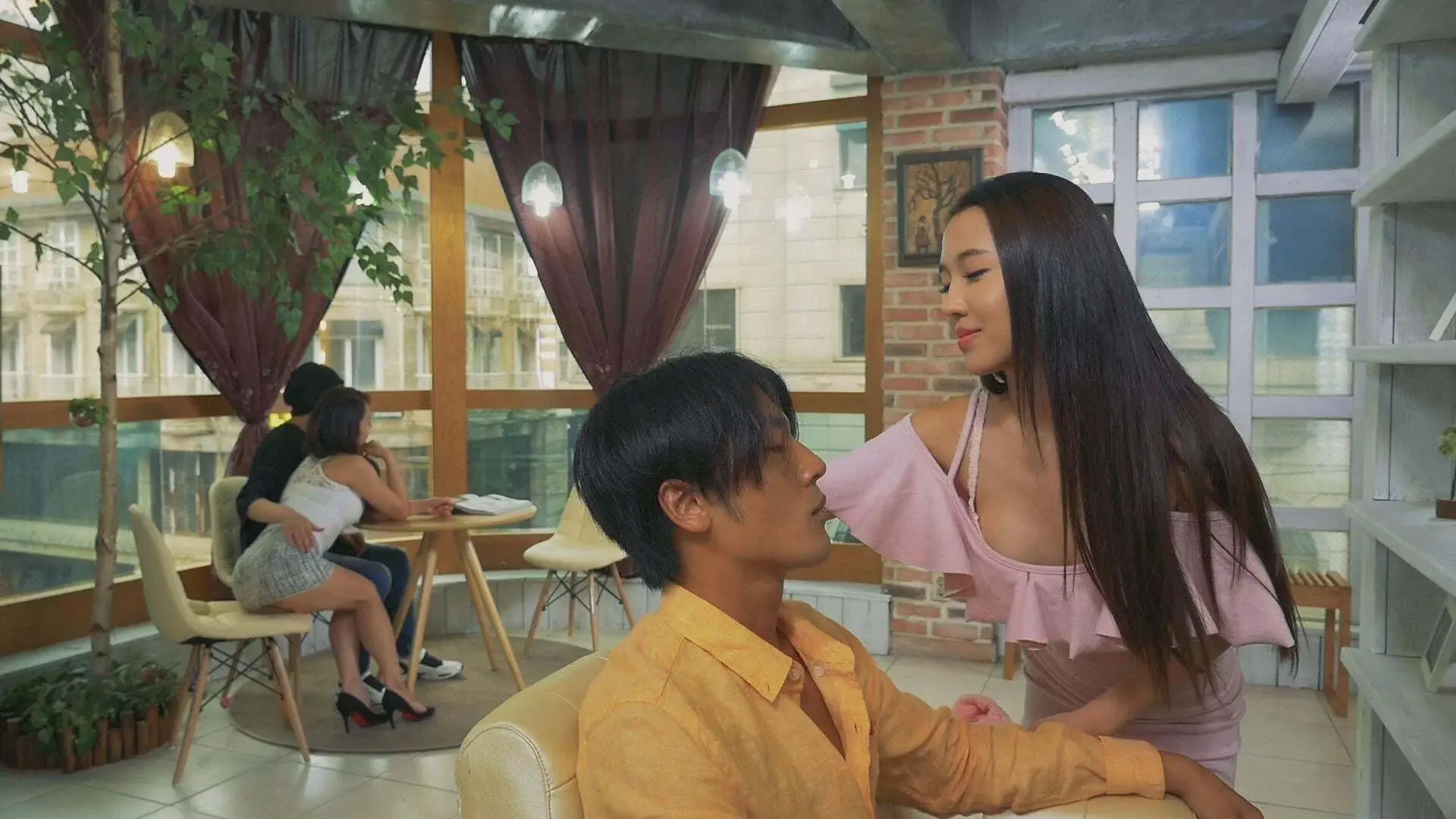 Strange Hair Salon