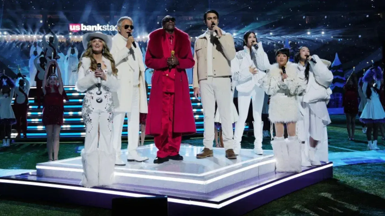 Snoop's Holiday Halftime Party