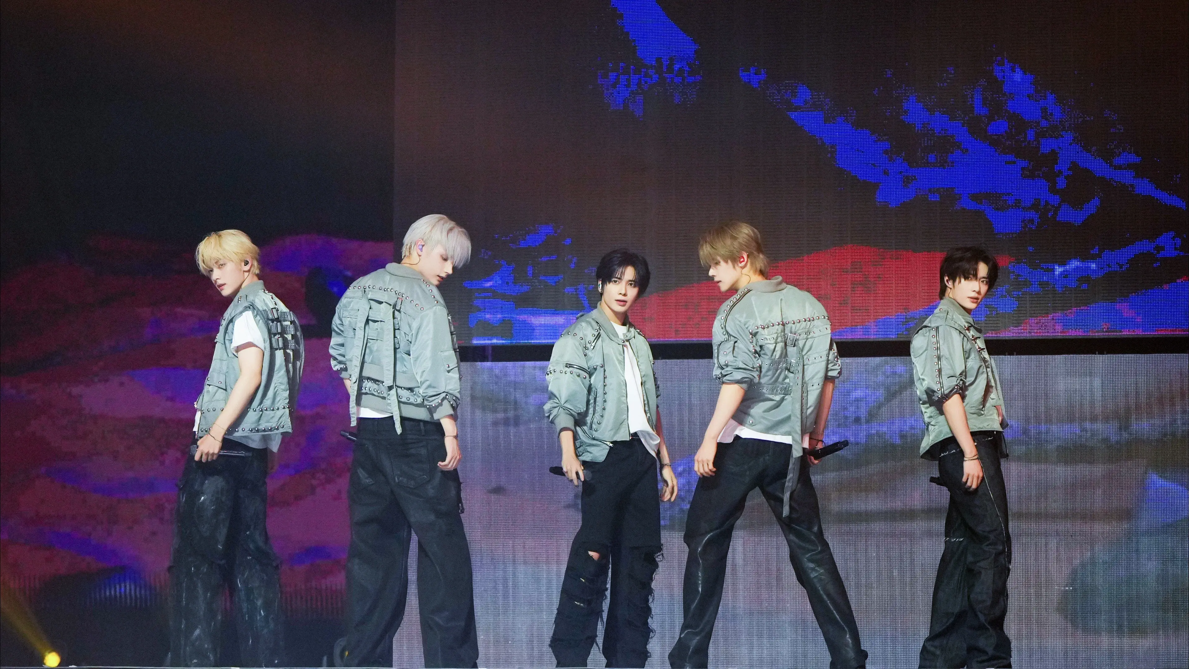 TOMORROW X TOGETHER WORLD TOUR 'ACT : TOMORROW'